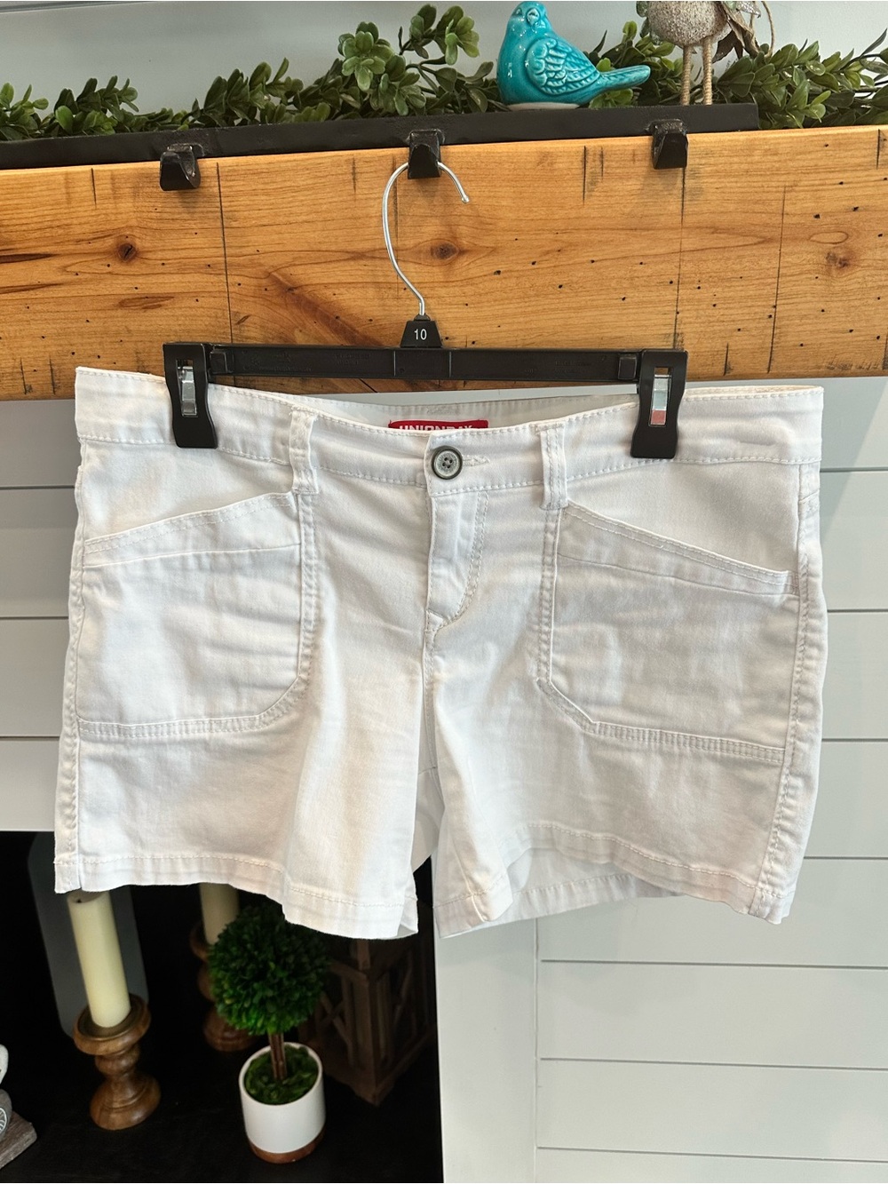 UNIONBAY EUC White Stretch Blend Shorts with back flap pockets